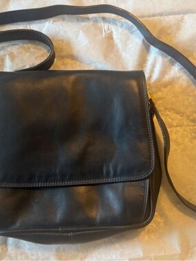 Francesco Biasia Navy Leather Bag with Interior Label. Beautiful condition.